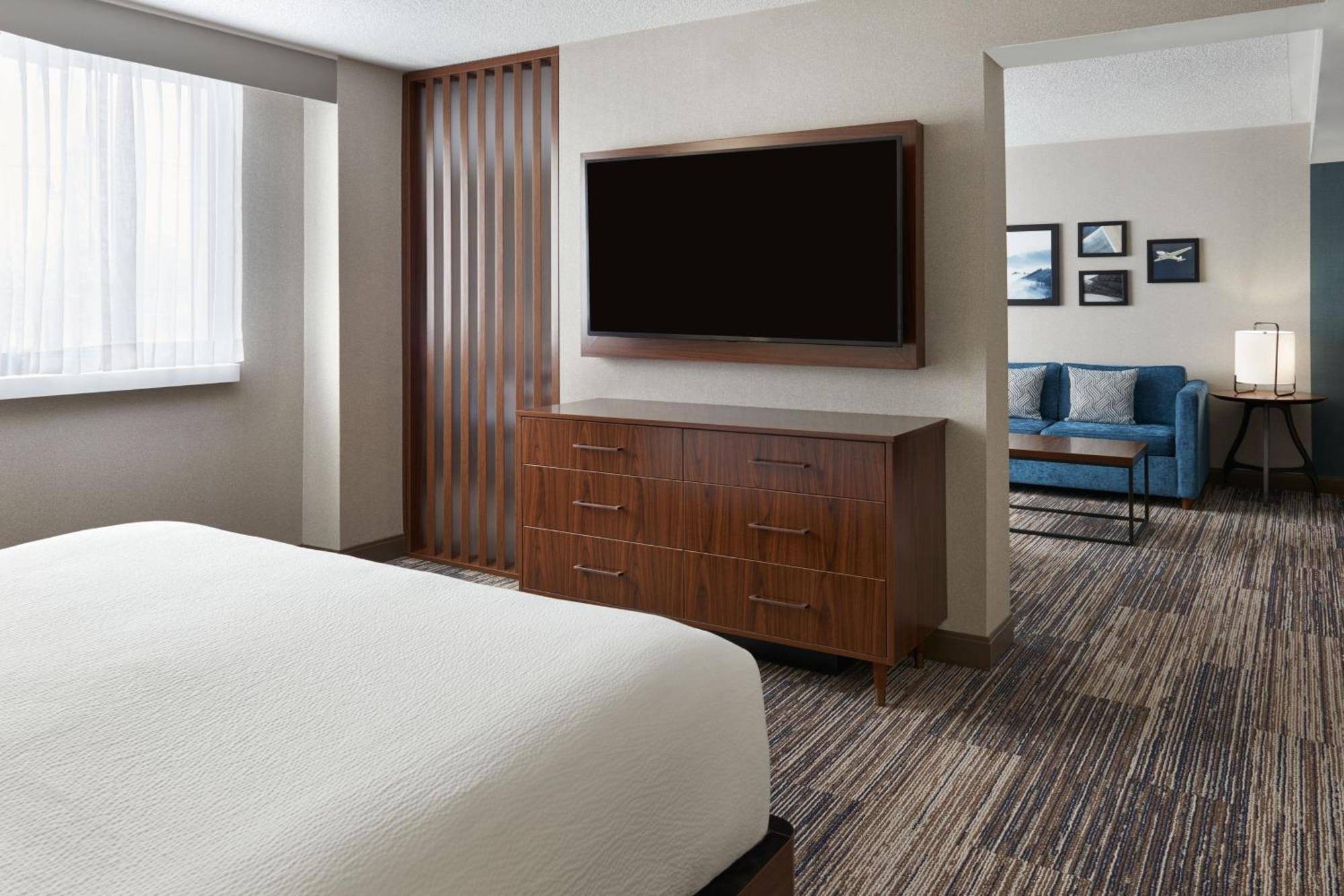 Four Points By Sheraton Point Edward Sarnia Exterior photo