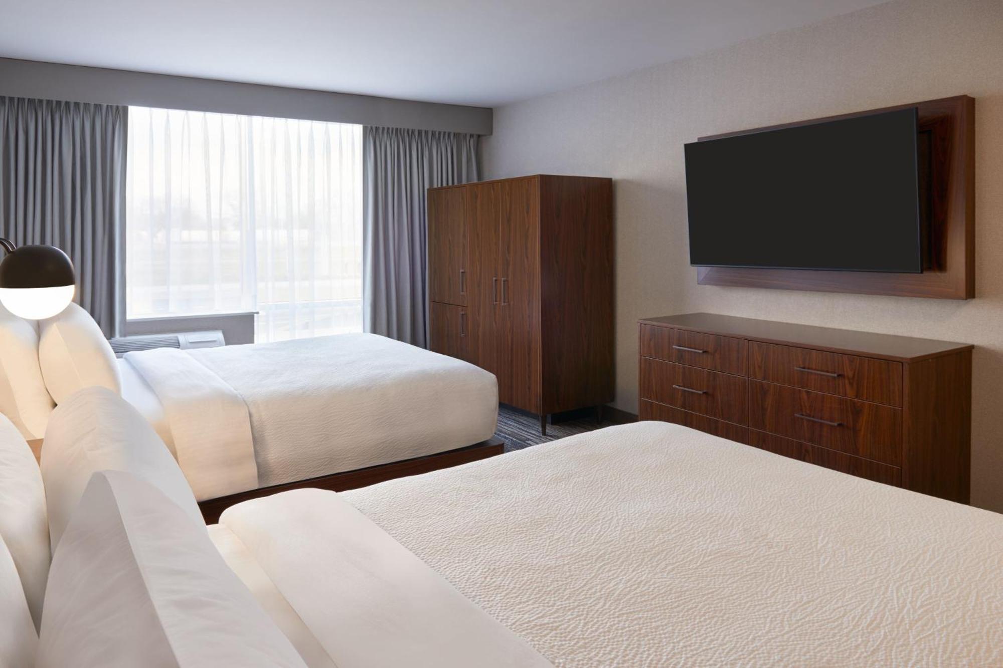 Four Points By Sheraton Point Edward Sarnia Exterior photo